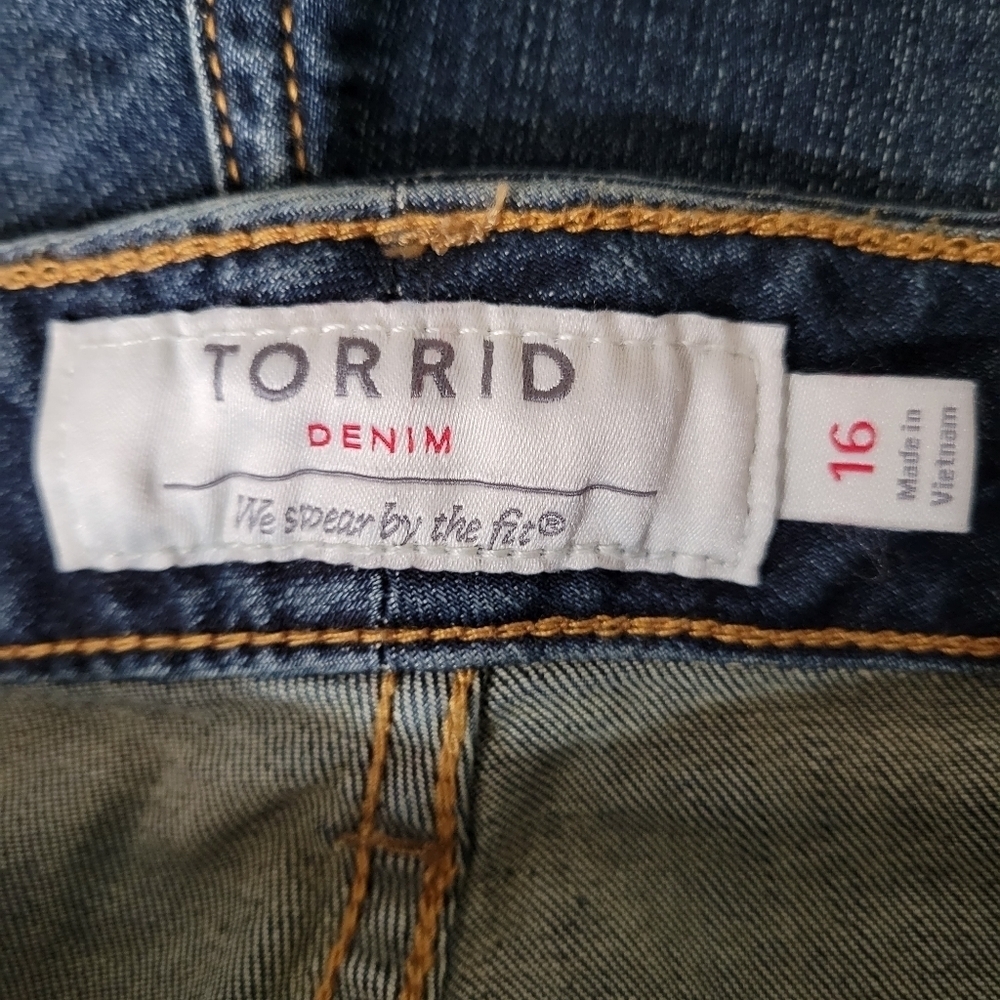 TORRID Skinny Short Short - Picture 6 of 6